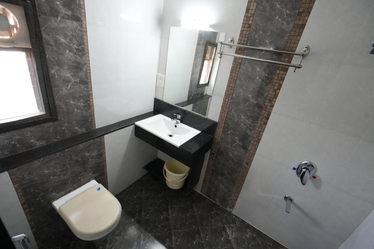 Hotel Ravi Residency Nadiad ภายนอก รูปภาพ