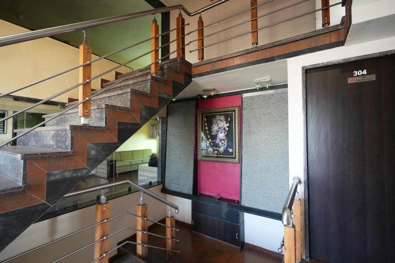 Hotel Ravi Residency Nadiad ภายนอก รูปภาพ