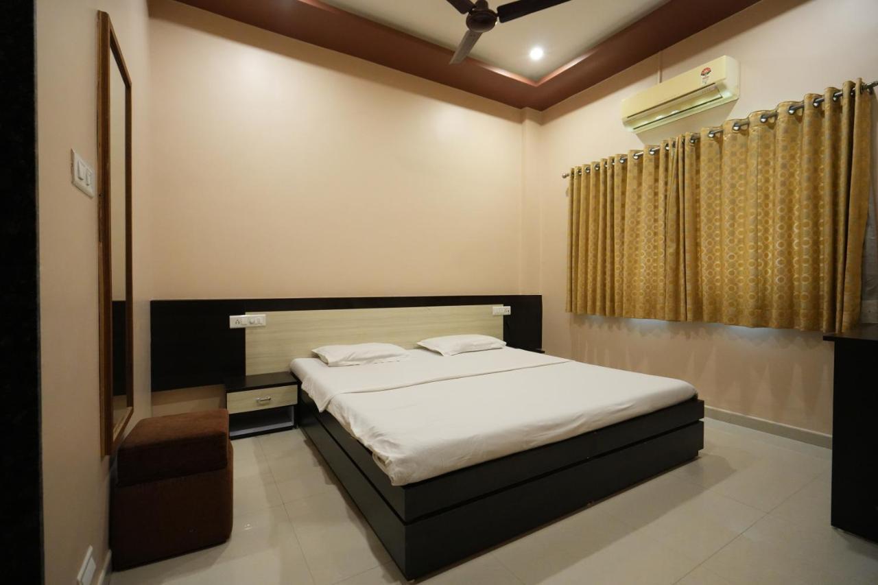 Hotel Ravi Residency Nadiad ภายนอก รูปภาพ