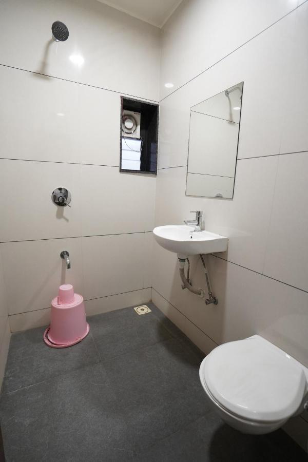 Hotel Ravi Residency Nadiad ภายนอก รูปภาพ